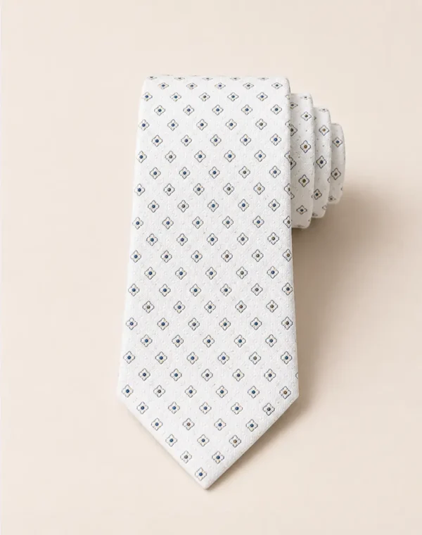 moderne-herremode-med-hvid-slips-stilfuldt-business-look-i-jakkesaet-sjolin Ivory Breeze